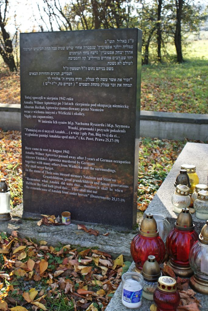 Wieliczka cmentarz żydowski, tablica pamiątkowa