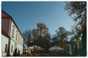 Wieliczka Zamek Żupny, ogrody zamkowe, restauracja Królewska.
